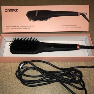 AMIKA: Straightening Brush